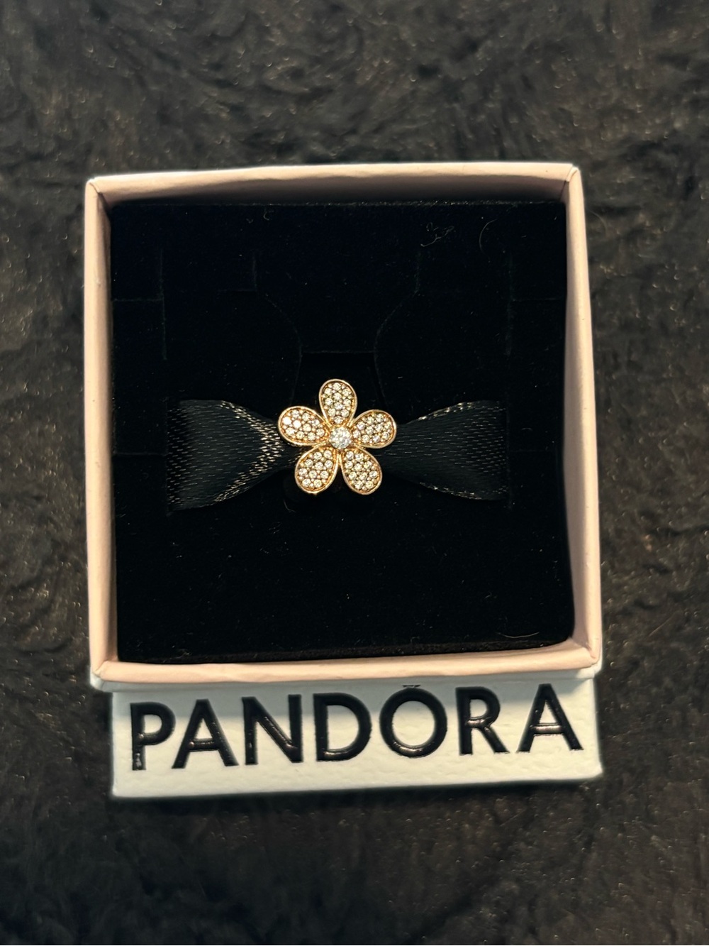 Pandora Rose Dazzling Daisy charm